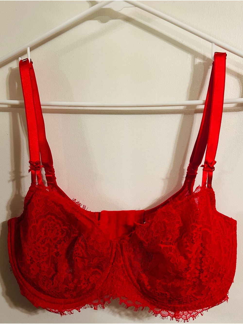 Victoria's Secret Red Partially-Lined Push-Up Bra in Bold Red Lace